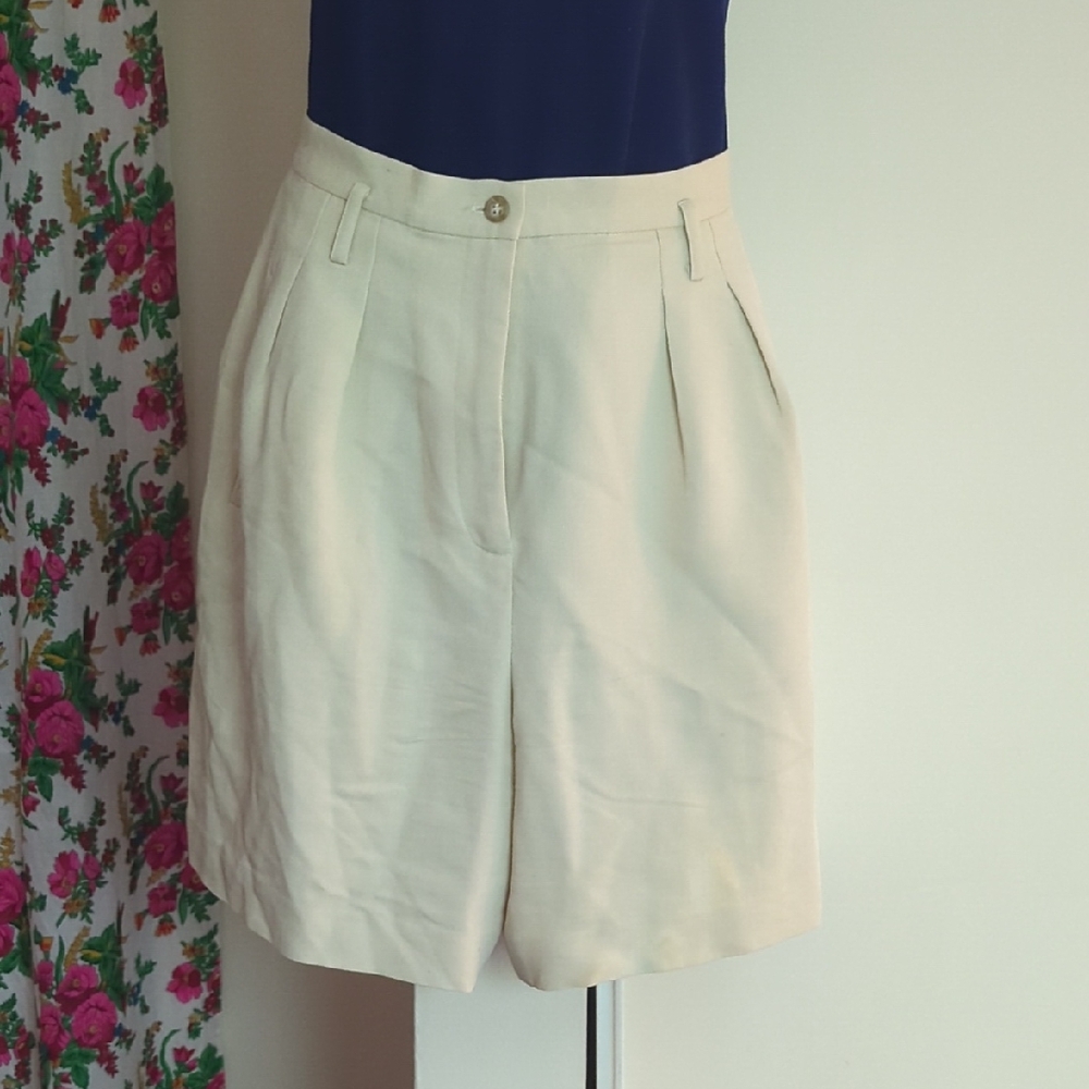 Vintage A-Line Anne Klein Cream High Waisted Shorts